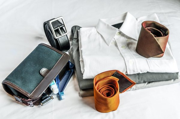 Comment choisir la taille idéale pour votre trousse de toilette homme ?